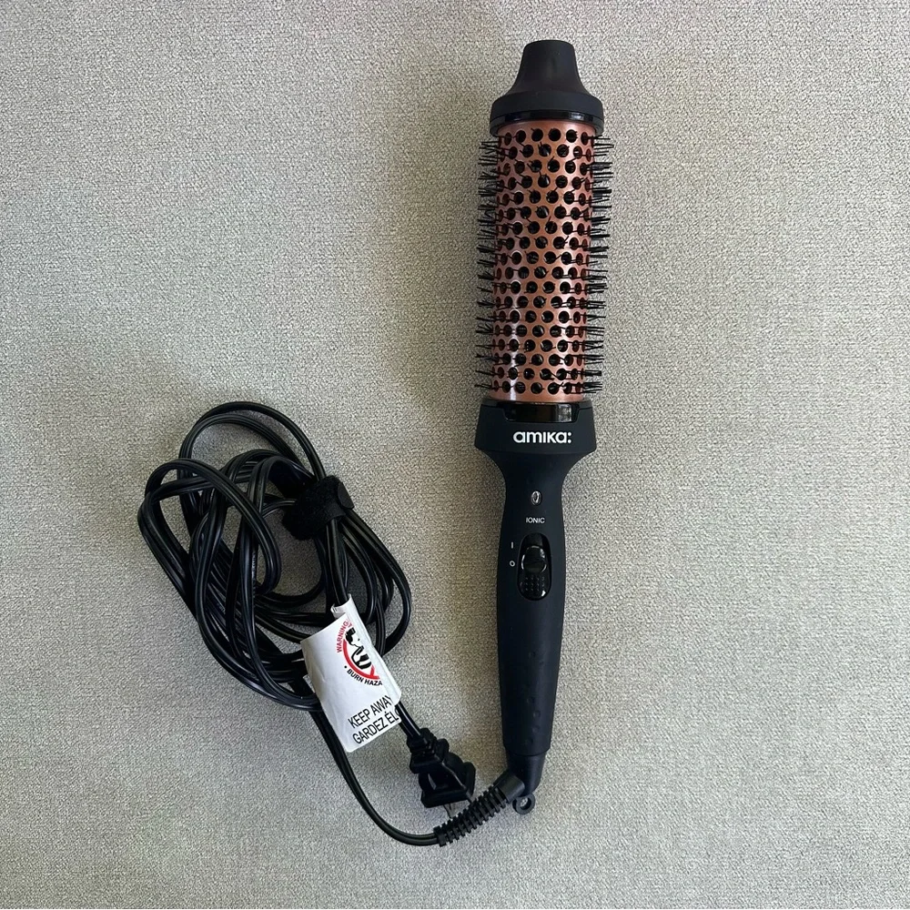 Amika Blowout Babe Thermal Brush - Picture 3 of 3